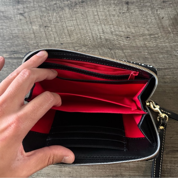 Dooney & Bourke Black and White Houndstooth Wristlet Wallet - Picture 3 of 5